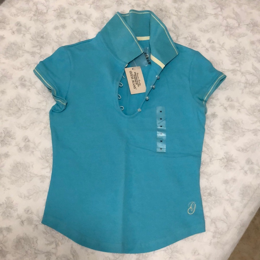 Guess junior polo cotton shirt with button detail.